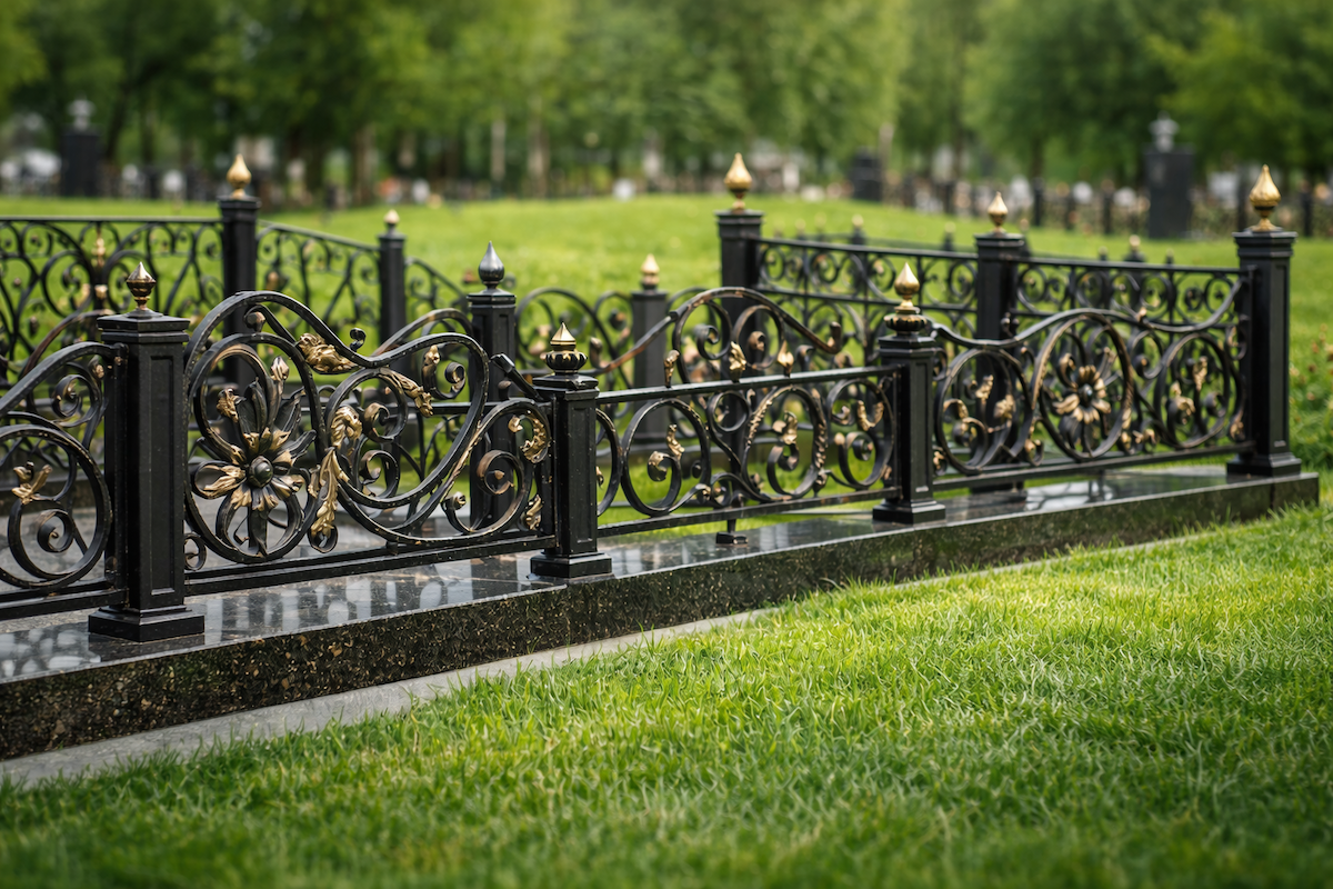 Кованые оградки УралМетСтрой